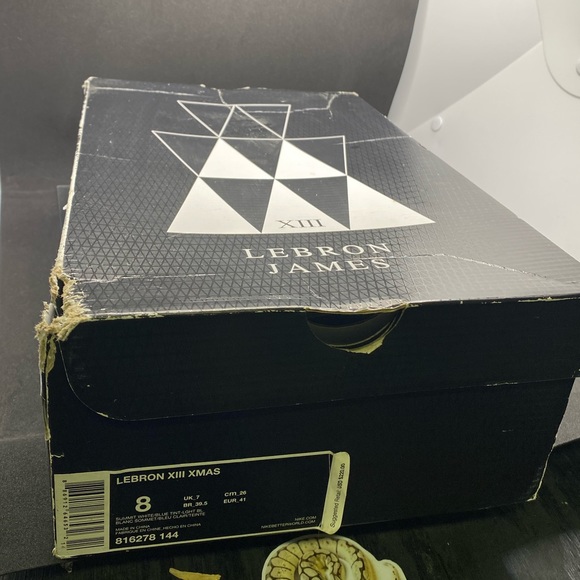 Nike LeBron 13 XMAS - Picture 6 of 6